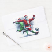 Santa speelt voetbal tijdens de feestdagen vierkante sticker (Envelop)