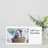 Santa Squirrel in sneeuw Feestdagenkaart (Staand voorkant)