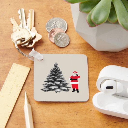 Santa standing near pine tree sleutelhanger (Bureau)