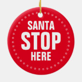 Santa Stop hier rood en grappig kerstfeest Keramisch Ornament (Achterkant)