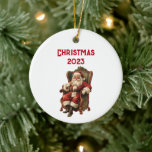 Santa Traditional Christmas Keramisch Ornament<br><div class="desc">Een ornament met een afbeelding in  stijl met een klassieke Sinterklaas zittend in een ouderwetse armstoel. Heerlijk traditioneel kerstontwerp.</div>