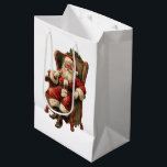 Santa Traditional Christmas Medium Cadeauzakje<br><div class="desc">Cadeauzakje met een  stijl afbeelding met klassieke Sinterklaas zittend in een ouderwetse armstoel. Heerlijk traditioneel kerstontwerp.</div>