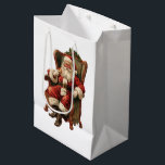 Santa Traditional Christmas Medium Cadeauzakje<br><div class="desc">Cadeauzakje met een  stijl afbeelding met klassieke Sinterklaas zittend in een ouderwetse armstoel. Heerlijk traditioneel kerstontwerp.</div>