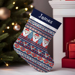 Santa Ugly Kersttrui Monogram Kleine Kerstsok<br><div class="desc">Breng feestelijke pret in uw vakantiedecor met deze Santa lelijke Kerstmis trui monogram kous. Met een speels en eigenzinnig design geïnspireerd op klassieke vakantietruien, voegt deze kous een vleugje humor toe aan uw feesten. Personaliseer het met een naam of initialen om een unieke en onvergetelijke aandenken te creëer. Perfect voor...</div>