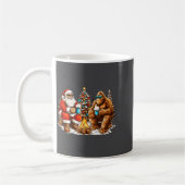 Santa With Bigfoot Christmas Campfire Funny Sasqua Koffiemok (Links)