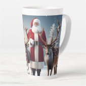 Santa's Crew: Father Christmas poseert rendieren Latte Mok (Rechterhoek)