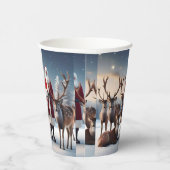 Santa's Crew: Kerstman poseert met rendieren Papieren Bekers (Rechts)