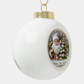 Santa's Feestelijke Cheer" - Klassieke Kerstmis Keramische Bal Ornament (Links)