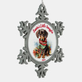 Santa's Little Snuggler Teckel: Waterverf Tin Sneeuwvlok Ornament (Links)