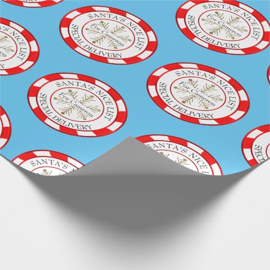 Santa's Nice List aangepaste naam Kerstmis Cadeaupapier (Hoek)