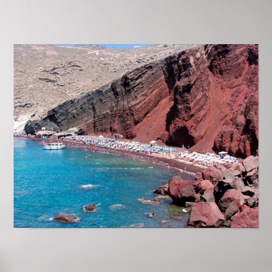 Santoria's Red Rock Beach: Serene Beauty Poster (Voorkant)