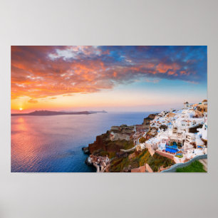 Santorini eiland in Griekenland bij zonsondergang Poster