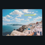 Santorini, Griekenland Beach House Gelamineerde Placemat<br><div class="desc">Santorini,  Griekenland Beach House,  Wit betonnen huis in de buurt van het waterlichaam onder witte en blauwe bewolkte lucht</div>