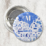 Santorini Griekenland Waterverf Monogram Ronde Button 3,2 Cm<br><div class="desc">Een waterverf stadslandschapsschilderij van het prachtige Griekse eiland Santorini. Originele kunst van Nic Squirrell. Wijzig het monogram initiaal om het te personaliseren.</div>