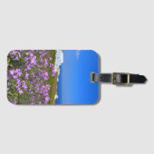 Santorini Griekenland Wit Gebouw Paarse Wilde Bloe Bagagelabel (Voorkant (horizontaal))