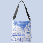 Santorini Grieks eiland gepersonaliseerde Waterver Crossbody Tas<br><div class="desc">Waterverf blauw-wit stadslandschap schilderij gebaseerd op het Griekse eiland Santorini. Originele kunst van Nic Squirrell. Wijzig de naam om deze te personaliseren.</div>