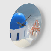 Santorini-kerk in de middag van de zon grote klok (Hoek)