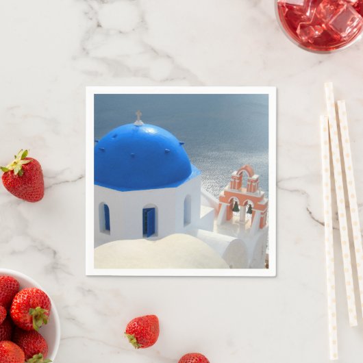 Santorini-kerk in de middag van de zon servet (Insitu)