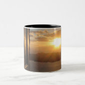 Santorini zonsondergang door de deur tweekleurige koffiemok (Center)