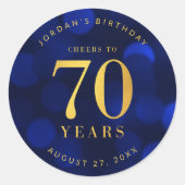 Sapphire Blue Bokeh Cheers tot 70 jaar verjaardag Ronde Sticker (Voorkant)