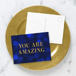 Sapphire Blue Bokeh licht goud je bent geweldig Briefkaart<br><div class="desc">Chique motivatie briefkaart met de woorden "You Are Amazing" in faux gold folie tegen een saffierblauw bokeh lampenpatroon achtergrond. Klik op de knop "Aanpassen" om tekst aan de kaart toe te voegen. *Het Zazzle-watermerk dat in het zoomvoorbeeld wordt weergegeven, wordt NIET weergegeven op het uiteindelijke afgedrukte product. © Rozenhout en...</div>