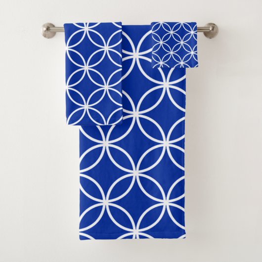 Sapphire Blue Circles Tegels Pattern Bad Handdoek (Insitu)