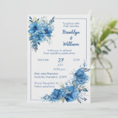 Sapphire Elegance Blauw Bloemen Bruiloft Uitnodigi Kaart (Staand voorkant)
