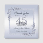 Sapphire Gem & Glitter 45th Wedding Jubileum Magneet<br><div class="desc">Glamoureus en elegant poot 45th Sapphire Wedding Jubileum party begunstigt magnet met stijlvolle, sapphire blue gem stone jewels hoekdecoraties en bijbehorend gekleurd glitter border lijst. Een romantisch ontwerp voor je viering. Alle tekst-, lettertype- en lettertypekleur kan volledig worden aangepast om aan uw vereisten te voldoen. Als je wilt helpen je...</div>