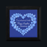 Sapphire jubileum 45 jaar hart vrouw geschenkdoos cadeaudoosje<br><div class="desc">saffier grafisch effect keepsake geschenkdoos. Perfect om een extra speciaal cadeau voor uw vrouw te presenteren op een 45-jarig saffierhuwelijk of andere speciale gelegenheid. Geschenkdoos met de tekst: "Aan mijn geweldige vrouw Dorothy. Happy Diamond Jubileum",  of kan worden aangepast met uw eigen woorden. Exclusief ontwerp van Sarah Trett.</div>