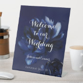 Sapphire Peony Welkom op onze bruiloft Reclamebord Met Voetstuk (Insitu)