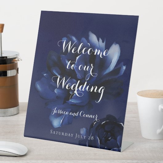 Sapphire Peony Welkom op onze bruiloft Reclamebord Met Voetstuk (Insitu)