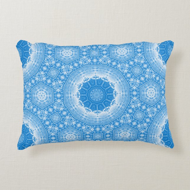 Sapphire Symmetry Majestic Azure Medallion Accent Kussen (Voorkant)
