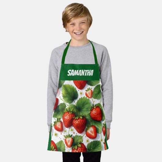 Sappige rijpe verse aardbeien met groene bladeren schort (Gedragen)