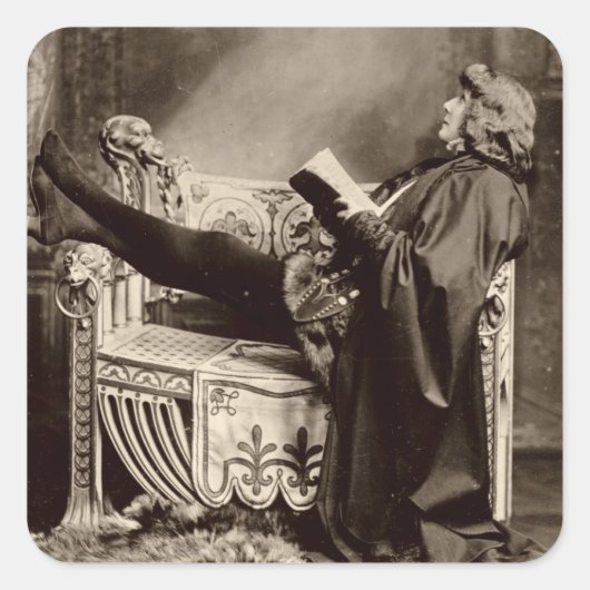 Sarah Bernhardt (1844-1923) als Hamlet in 1899 Vierkante Sticker (Voorkant)