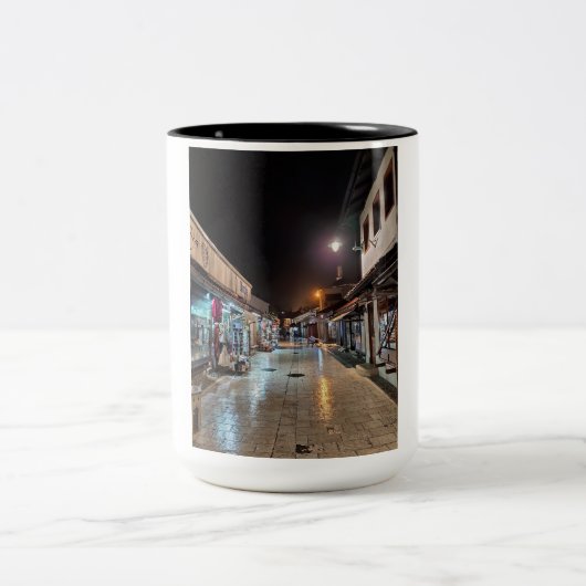Sarajevo Mok-Geweldig speciaal cadeau idee voor ie Tweekleurige Koffiemok (Center)