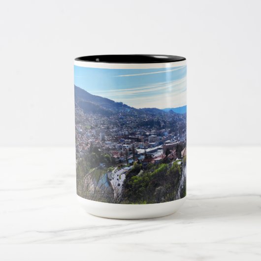 Sarajevo Mok-Geweldig speciaal cadeau idee voor ie Tweekleurige Koffiemok (Center)