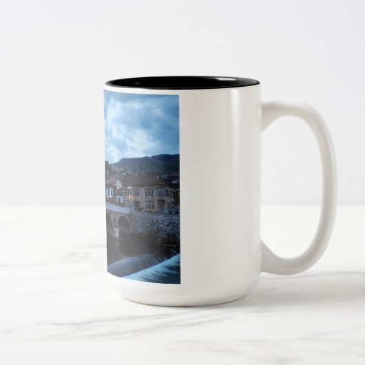 Sarajevo Mok-Geweldig speciaal cadeau idee voor ie Tweekleurige Koffiemok (Rechts)