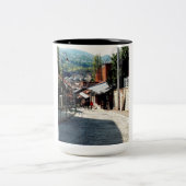 Sarajevo Mok-Geweldig speciaal cadeau idee voor ie Tweekleurige Koffiemok (Center)