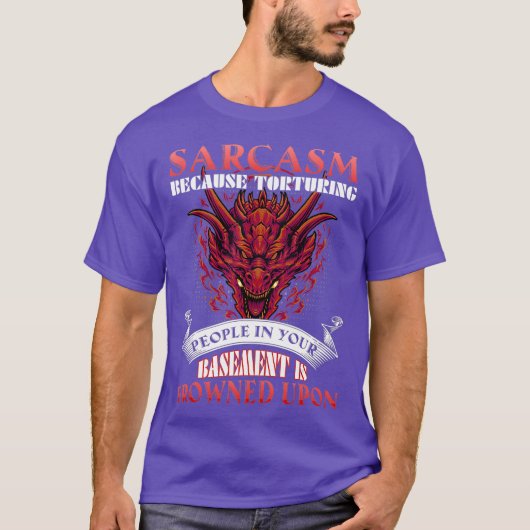 Sarcasme omdat het martelen van mensen in de kelde t-shirt (Voorkant)