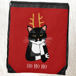 Sarcastic kerstkeuty Cat Trekkoord Rugzakje<br><div class="desc">Een grappige sarcastische,  irritante en onenthousiaste zwarte en witte tuxedo kat met kerstgeweien. Ho ho ho,  en al dat spul. Verander of verwijder de tekst om aan te passen.</div>