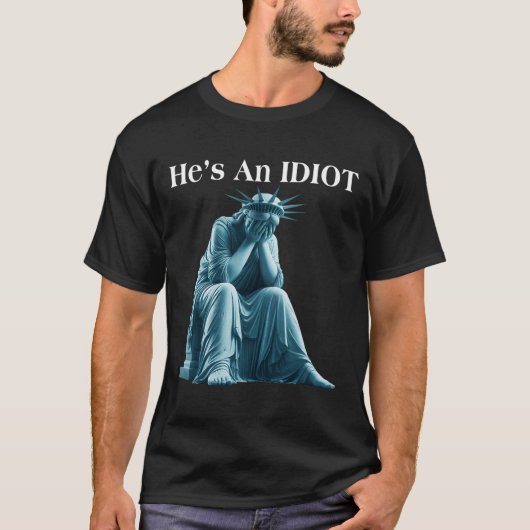 Sarcastisch anti-Trump Hij is een idioot standbeel T-shirt (Voorkant)