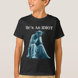 Sarcastisch anti-Trump Hij is een idioot standbeel T-shirt
