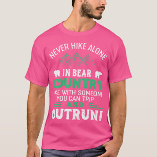 Sarcastisch wandelcadeau - Nooit alleen wandelen T-shirt