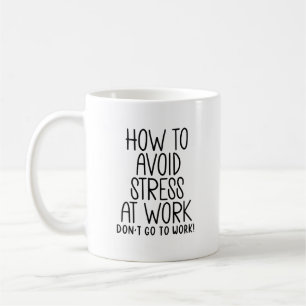 Sarcastisch werk citaat - vermijd stress, sla werk koffiemok