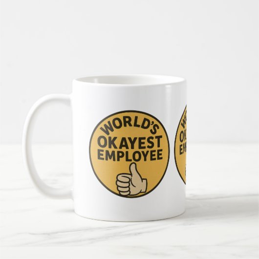 Sarcastisch werk Mok - World's Okayest Employee Ce (Links)