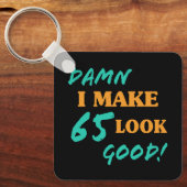 Sarcastische 65e geboortedag sleutelhanger (Voorkant)