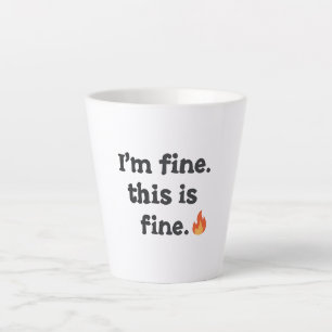 Sarcastische "Dit is prima" meme met vuur-emoji Latte Mok