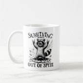 Sarcastische wasbeer overleeft uit woede koffiemok (Links)