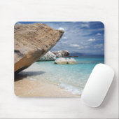 Sardinia strand met grote rotsen mousepad muismat (Met muis)