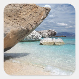 Sardinië strand met grote rotsen sticker